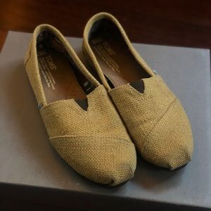 Toms burlap material slip ons
